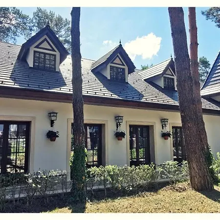 Complex Parc Pini Moineşti